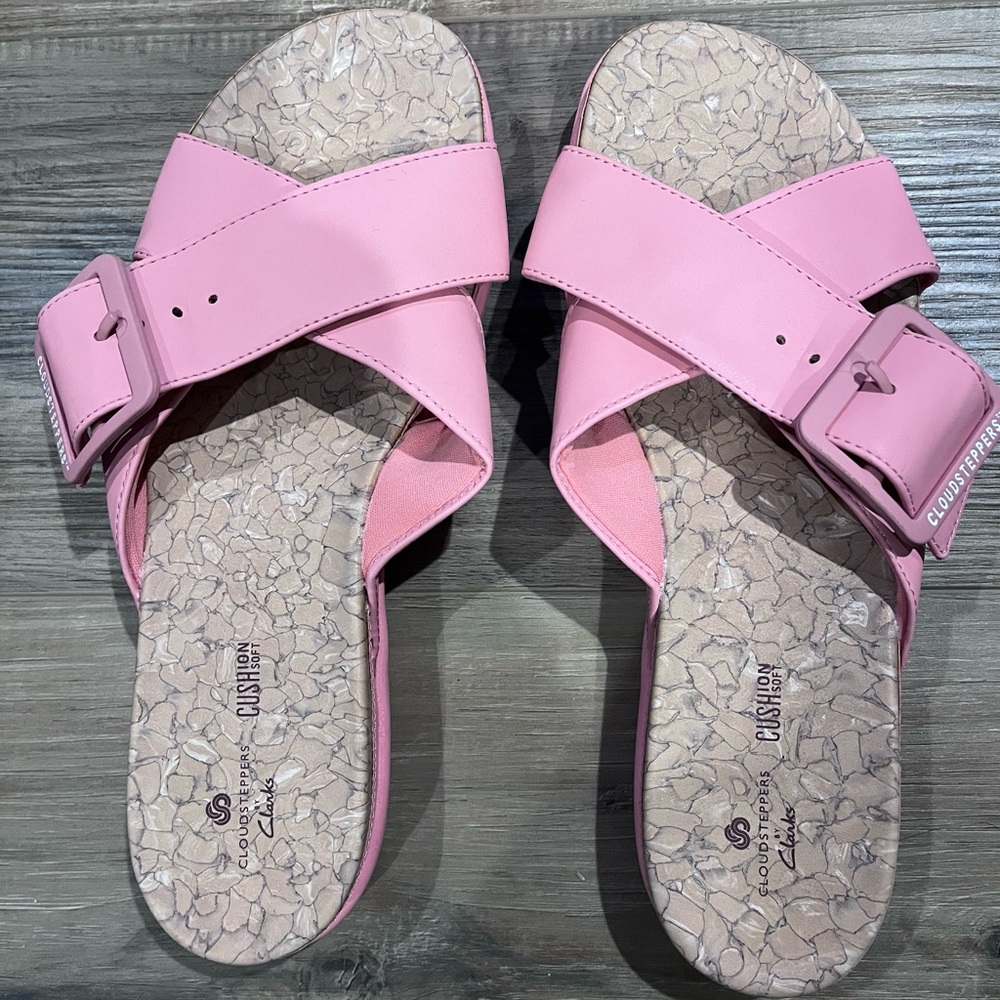Clark’s Cloudsteppers Step June Shell Coral Women’s  size 9M NWOB Sandals